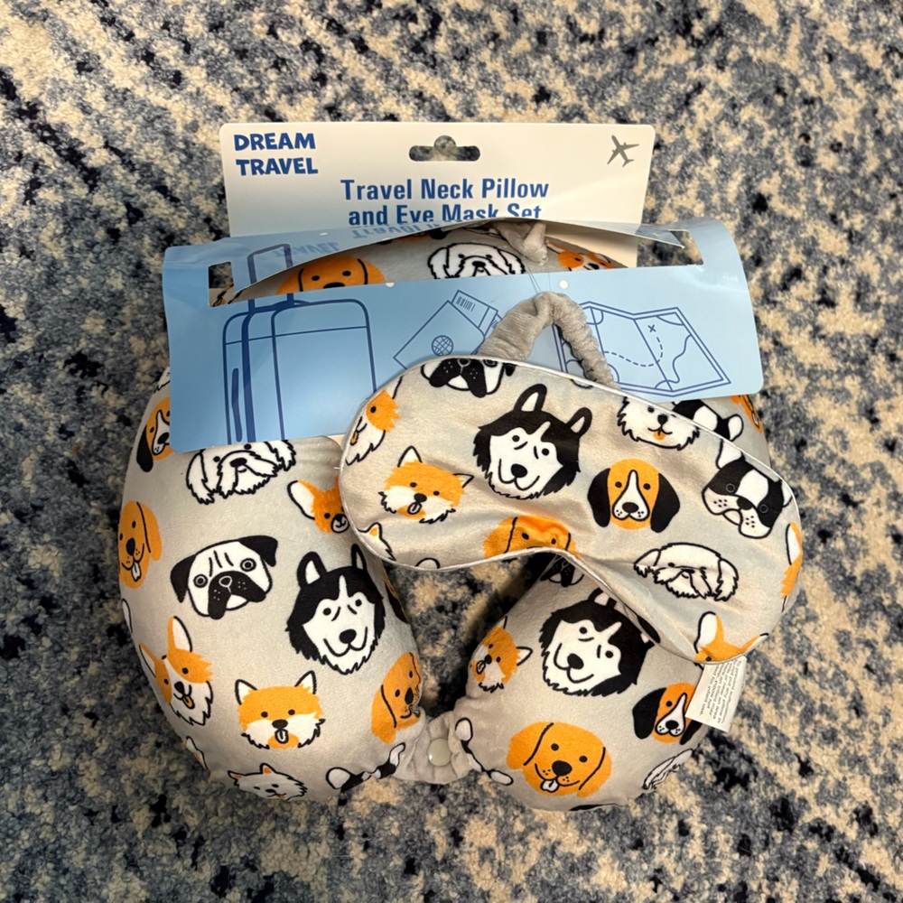 NWT Dream Travel Travel Neck Pillow and Eye Mask set